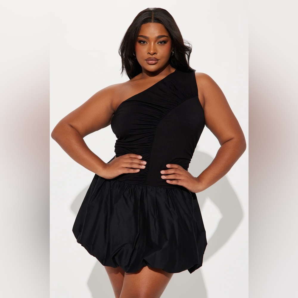 Fashion Nova Bubble Dress
Size: 1x
Color: Black